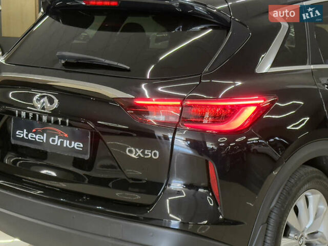 Чорний Інфініті QX50, об'ємом двигуна 2 л та пробігом 80 тис. км за 24499 $, фото 13 на Automoto.ua