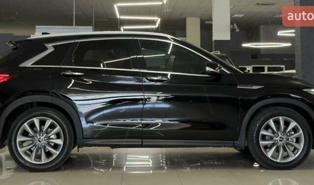 Черный Инфинити QX50, объемом двигателя 2 л и пробегом 80 тыс. км за 25999 $, фото 12 на Automoto.ua