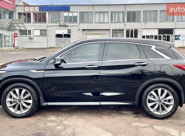 Чорний Інфініті QX50, об'ємом двигуна 1.99 л та пробігом 98 тис. км за 21900 $, фото 1 на Automoto.ua
