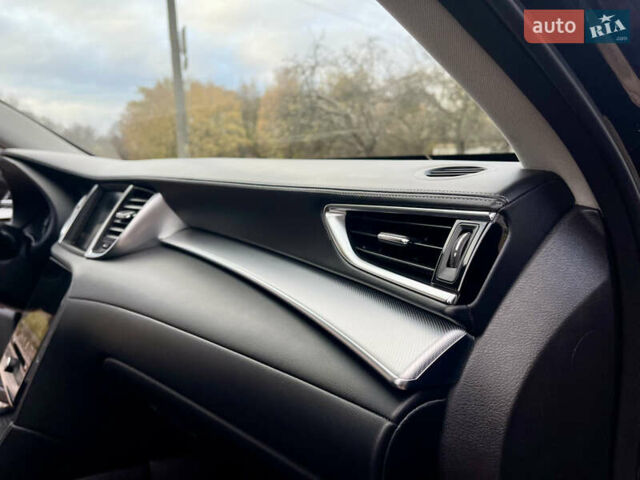 Чорний Інфініті QX50, об'ємом двигуна 1.99 л та пробігом 98 тис. км за 21900 $, фото 33 на Automoto.ua