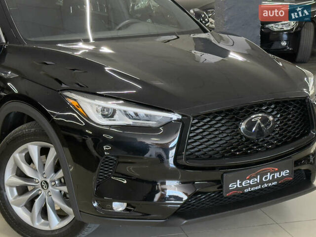 Чорний Інфініті QX50, об'ємом двигуна 2 л та пробігом 80 тис. км за 24499 $, фото 1 на Automoto.ua