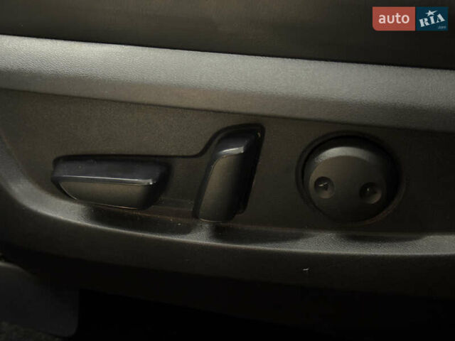 Чорний Інфініті QX50, об'ємом двигуна 2 л та пробігом 80 тис. км за 24499 $, фото 17 на Automoto.ua