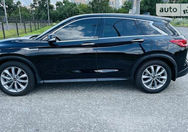 Чорний Інфініті QX50, об'ємом двигуна 2 л та пробігом 14 тис. км за 28499 $, фото 6 на Automoto.ua