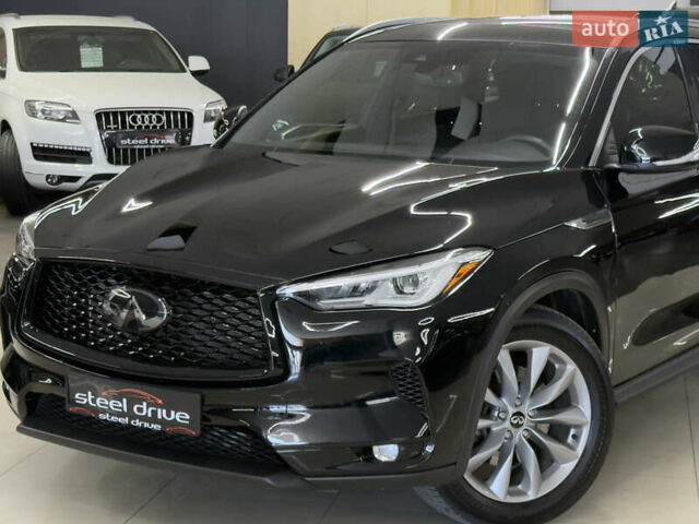 Чорний Інфініті QX50, об'ємом двигуна 2 л та пробігом 80 тис. км за 24499 $, фото 5 на Automoto.ua