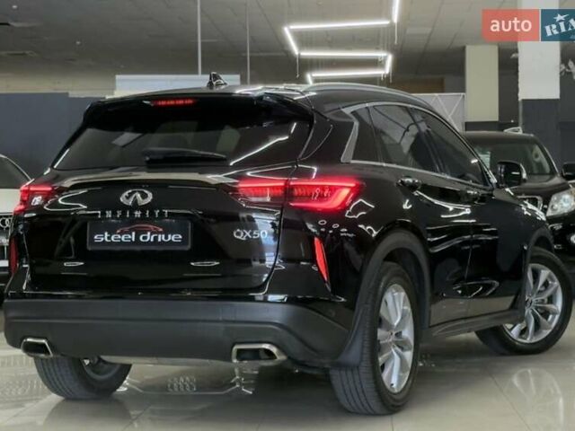 Черный Инфинити QX50, объемом двигателя 2 л и пробегом 80 тыс. км за 25999 $, фото 3 на Automoto.ua