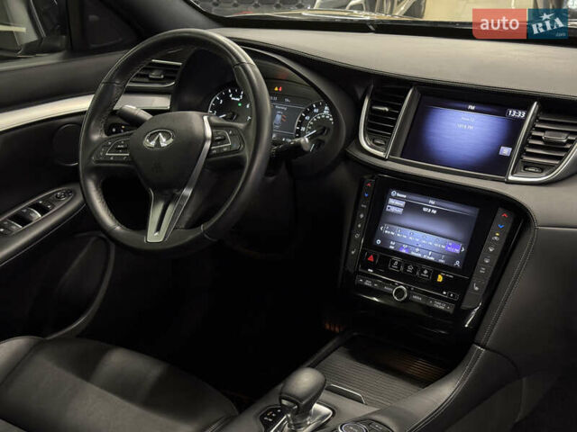 Чорний Інфініті QX50, об'ємом двигуна 2 л та пробігом 80 тис. км за 24499 $, фото 26 на Automoto.ua