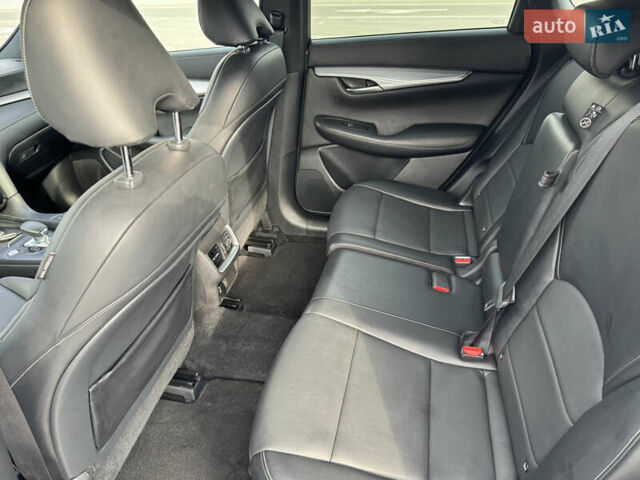 Черный Инфинити QX50, объемом двигателя 2 л и пробегом 66 тыс. км за 21500 $, фото 11 на Automoto.ua