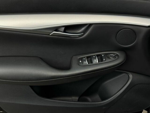 Черный Инфинити QX50, объемом двигателя 2 л и пробегом 30 тыс. км за 25800 $, фото 19 на Automoto.ua