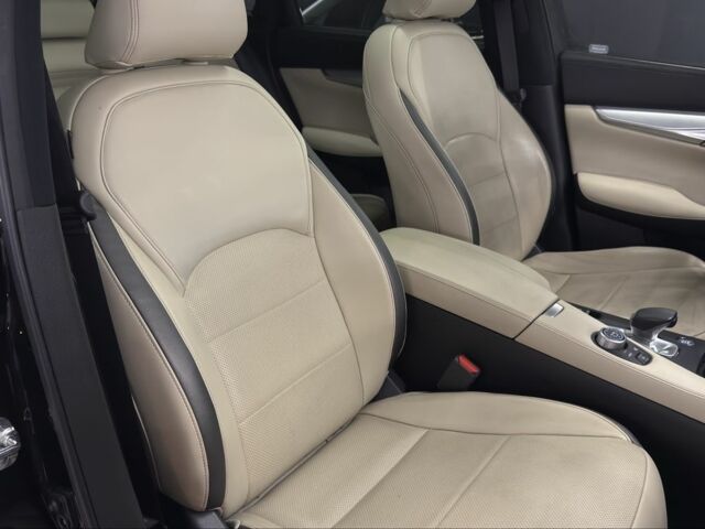 Чорний Інфініті QX50, об'ємом двигуна 2 л та пробігом 72 тис. км за 24499 $, фото 6 на Automoto.ua