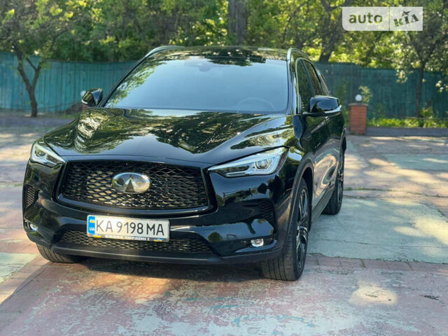 Чорний Інфініті QX50, об'ємом двигуна 2 л та пробігом 17 тис. км за 34700 $, фото 1 на Automoto.ua