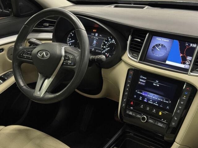 Чорний Інфініті QX50, об'ємом двигуна 2 л та пробігом 72 тис. км за 24499 $, фото 5 на Automoto.ua