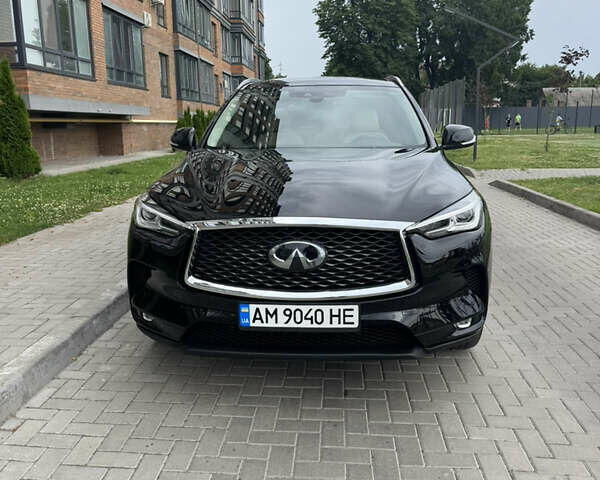 Черный Инфинити QX50, объемом двигателя 2 л и пробегом 42 тыс. км за 30500 $, фото 1 на Automoto.ua
