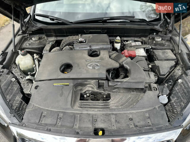 Чорний Інфініті QX50, об'ємом двигуна 2 л та пробігом 33 тис. км за 25200 $, фото 25 на Automoto.ua