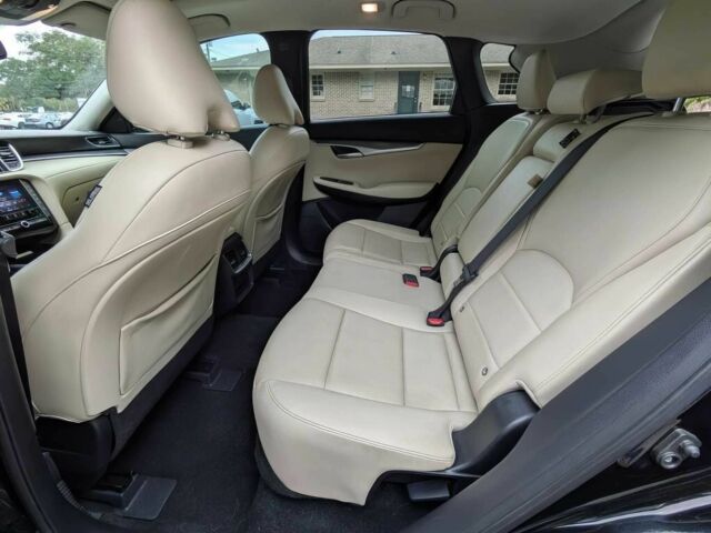 Черный Инфинити QX50, объемом двигателя 2 л и пробегом 25 тыс. км за 16000 $, фото 9 на Automoto.ua