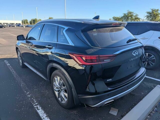 Чорний Інфініті QX50, об'ємом двигуна 2 л та пробігом 23 тис. км за 15500 $, фото 5 на Automoto.ua