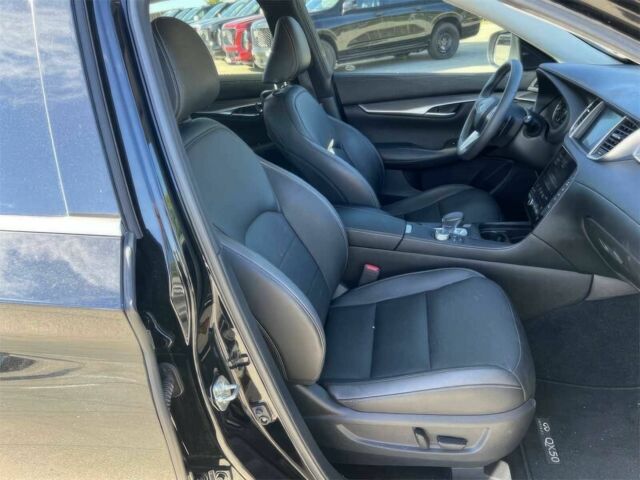 Черный Инфинити QX50, объемом двигателя 2 л и пробегом 19 тыс. км за 7300 $, фото 6 на Automoto.ua