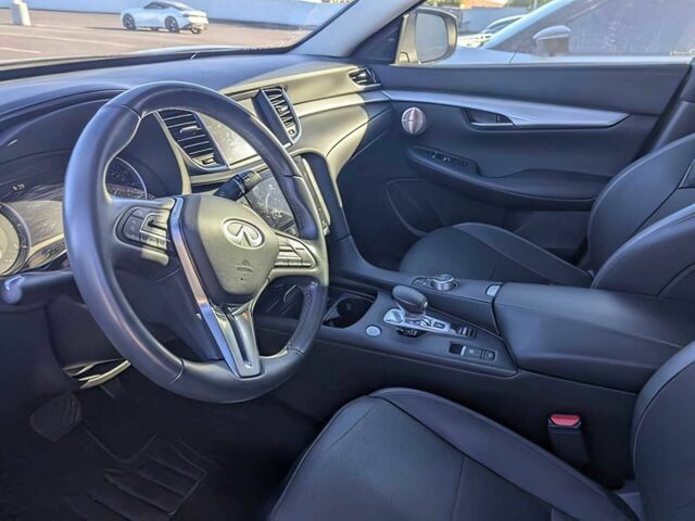 Чорний Інфініті QX50, об'ємом двигуна 2 л та пробігом 23 тис. км за 15500 $, фото 6 на Automoto.ua