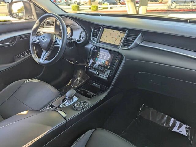 Чорний Інфініті QX50, об'ємом двигуна 2 л та пробігом 23 тис. км за 15500 $, фото 11 на Automoto.ua