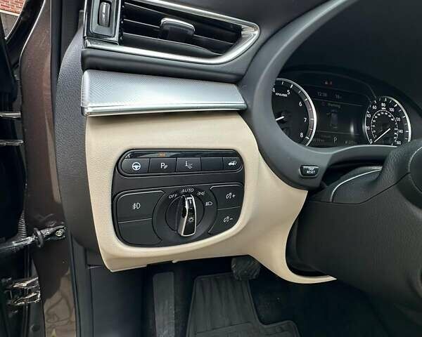 Коричневый Инфинити QX50, объемом двигателя 2 л и пробегом 92 тыс. км за 28000 $, фото 14 на Automoto.ua