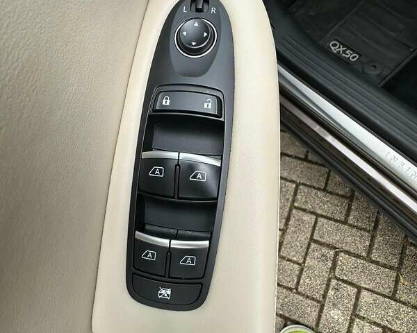 Коричневый Инфинити QX50, объемом двигателя 2 л и пробегом 92 тыс. км за 28000 $, фото 25 на Automoto.ua