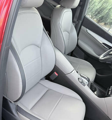 Красный Инфинити QX50, объемом двигателя 1.99 л и пробегом 26 тыс. км за 36000 $, фото 9 на Automoto.ua