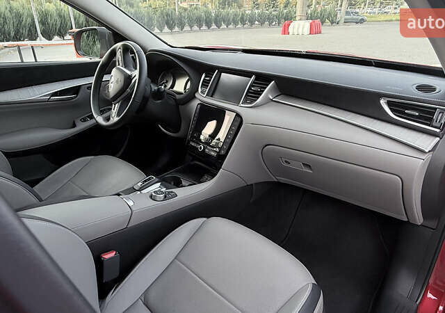 Красный Инфинити QX50, объемом двигателя 1.99 л и пробегом 26 тыс. км за 36000 $, фото 10 на Automoto.ua