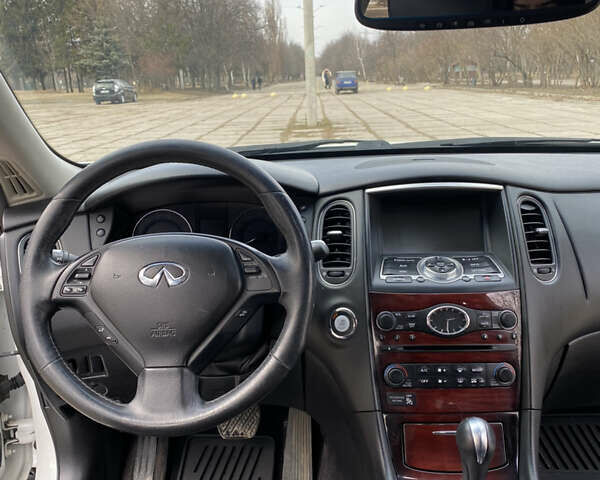 Інфініті QX50, об'ємом двигуна 3.7 л та пробігом 126 тис. км за 16600 $, фото 16 на Automoto.ua