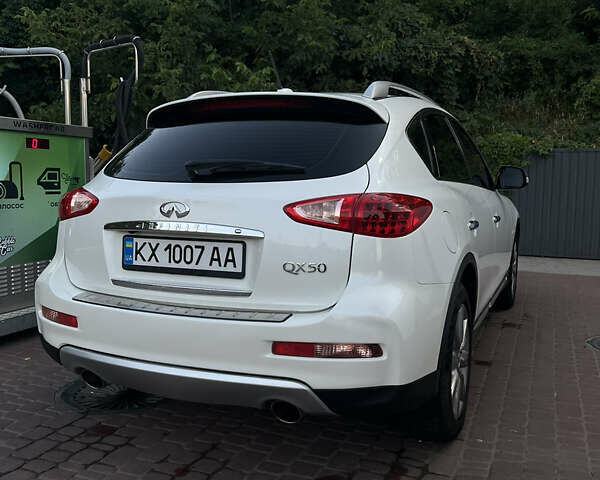 Инфинити QX50, объемом двигателя 3.7 л и пробегом 139 тыс. км за 15999 $, фото 2 на Automoto.ua