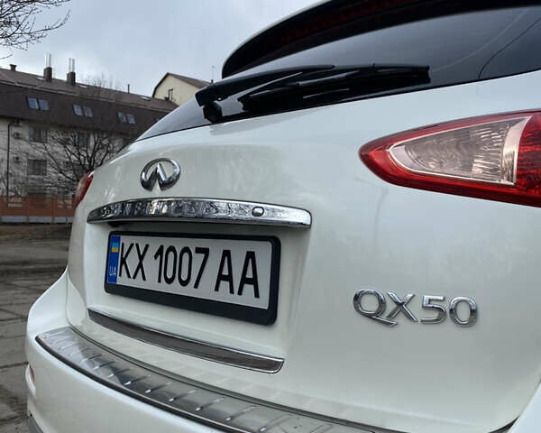 Інфініті QX50, об'ємом двигуна 3.7 л та пробігом 126 тис. км за 16600 $, фото 11 на Automoto.ua