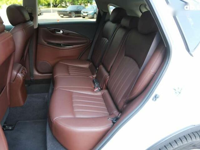 Інфініті QX50, об'ємом двигуна 2.5 л та пробігом 18 тис. км за 21900 $, фото 7 на Automoto.ua