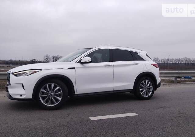 Інфініті QX50, об'ємом двигуна 2 л та пробігом 28 тис. км за 27700 $, фото 2 на Automoto.ua