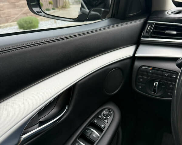 Інфініті QX50, об'ємом двигуна 2 л та пробігом 127 тис. км за 30000 $, фото 12 на Automoto.ua