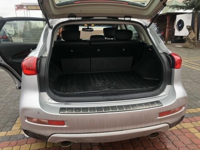 Серый Инфинити QX50, объемом двигателя 3.7 л и пробегом 144 тыс. км за 15700 $, фото 4 на Automoto.ua