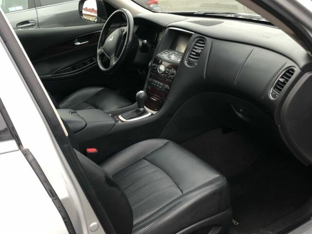 Серый Инфинити QX50, объемом двигателя 3.7 л и пробегом 144 тыс. км за 15700 $, фото 2 на Automoto.ua