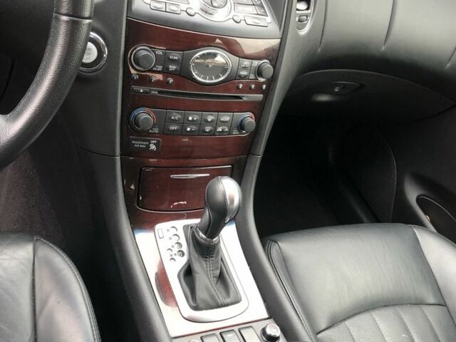 Серый Инфинити QX50, объемом двигателя 3.7 л и пробегом 144 тыс. км за 15700 $, фото 3 на Automoto.ua