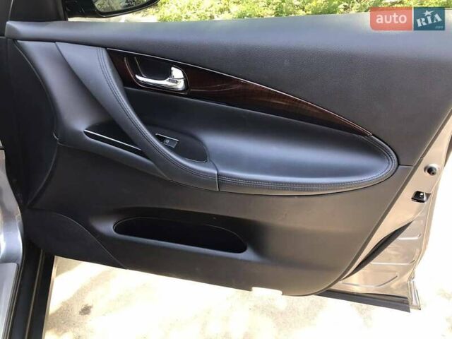 Сірий Інфініті QX50, об'ємом двигуна 3.7 л та пробігом 60 тис. км за 13500 $, фото 10 на Automoto.ua