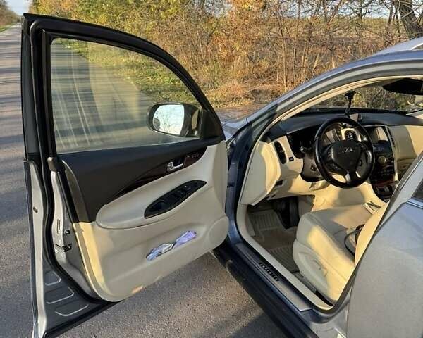 Сірий Інфініті QX50, об'ємом двигуна 3.7 л та пробігом 120 тис. км за 14900 $, фото 2 на Automoto.ua
