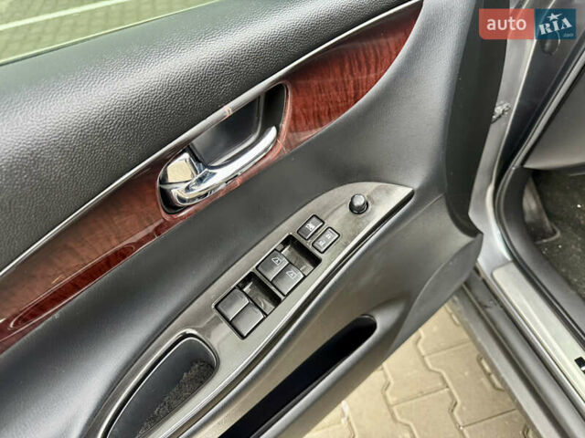 Сірий Інфініті QX50, об'ємом двигуна 3.7 л та пробігом 137 тис. км за 12000 $, фото 29 на Automoto.ua