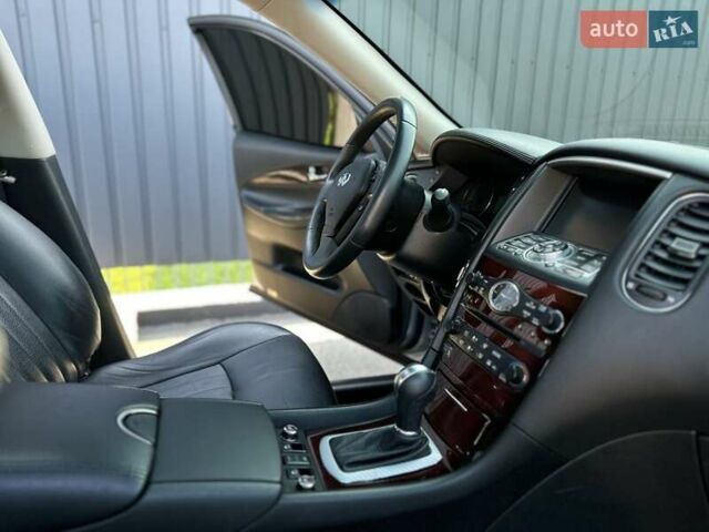 Сірий Інфініті QX50, об'ємом двигуна 3.7 л та пробігом 139 тис. км за 17999 $, фото 13 на Automoto.ua