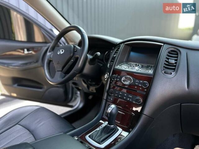 Сірий Інфініті QX50, об'ємом двигуна 3.7 л та пробігом 139 тис. км за 17999 $, фото 14 на Automoto.ua
