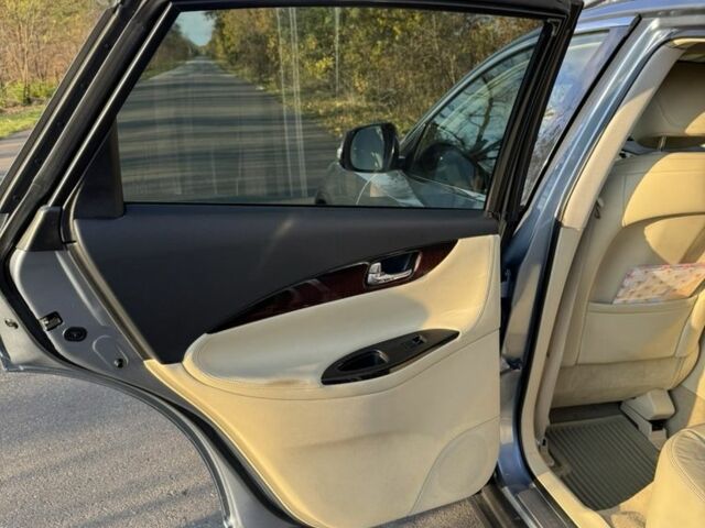 Серый Инфинити QX50, объемом двигателя 3.7 л и пробегом 120 тыс. км за 14900 $, фото 7 на Automoto.ua