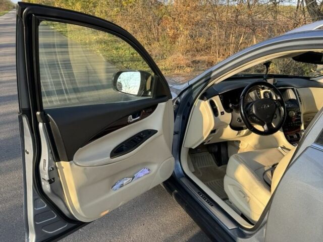 Серый Инфинити QX50, объемом двигателя 3.7 л и пробегом 120 тыс. км за 14900 $, фото 3 на Automoto.ua