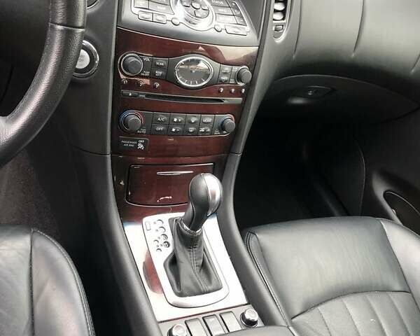 Серый Инфинити QX50, объемом двигателя 3.7 л и пробегом 144 тыс. км за 15700 $, фото 2 на Automoto.ua