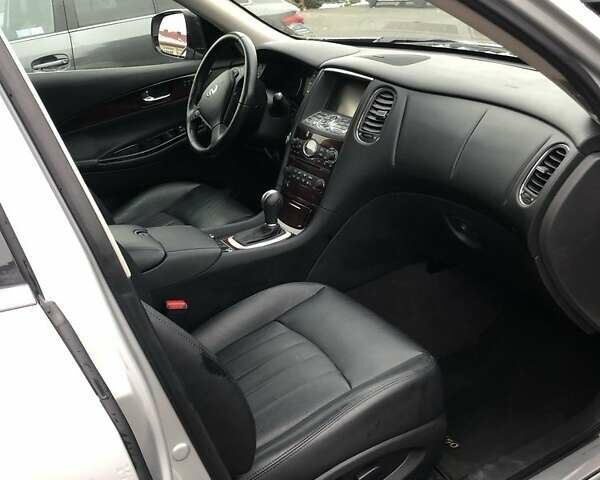 Серый Инфинити QX50, объемом двигателя 3.7 л и пробегом 144 тыс. км за 15700 $, фото 1 на Automoto.ua