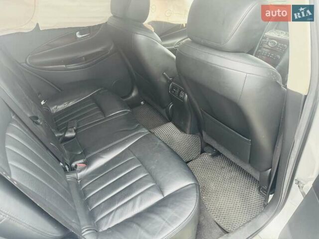 Серый Инфинити QX50, объемом двигателя 3.7 л и пробегом 170 тыс. км за 5600 $, фото 9 на Automoto.ua