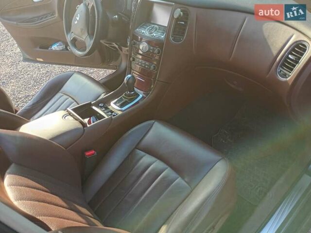 Сірий Інфініті QX50, об'ємом двигуна 2.5 л та пробігом 165 тис. км за 17700 $, фото 26 на Automoto.ua