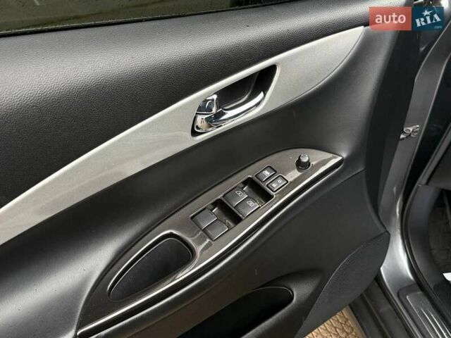 Серый Инфинити QX50, объемом двигателя 3.7 л и пробегом 78 тыс. км за 14900 $, фото 8 на Automoto.ua