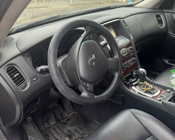 Сірий Інфініті QX50, об'ємом двигуна 3.7 л та пробігом 170 тис. км за 14000 $, фото 14 на Automoto.ua