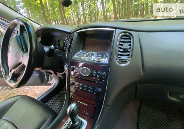 Сірий Інфініті QX50, об'ємом двигуна 3.7 л та пробігом 160 тис. км за 15500 $, фото 1 на Automoto.ua