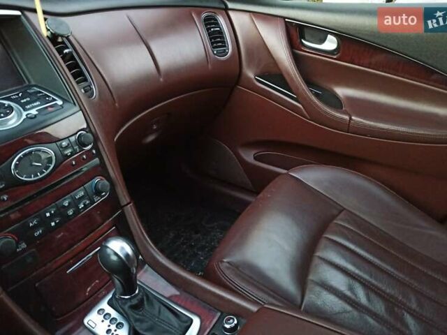 Сірий Інфініті QX50, об'ємом двигуна 2.5 л та пробігом 165 тис. км за 17700 $, фото 22 на Automoto.ua